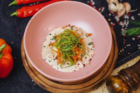 Салат с сельдереем и ореховой заправкой