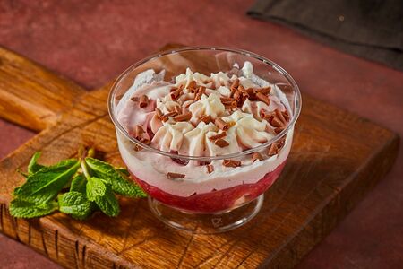 Десерт Малиновый