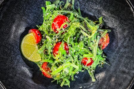 Салат Чука в ореховом соусе