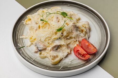 Паста с куриной грудкой и грибами