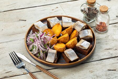 Сельдь с картофелем