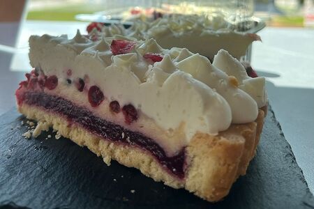 Брусника в белом шоколаде 