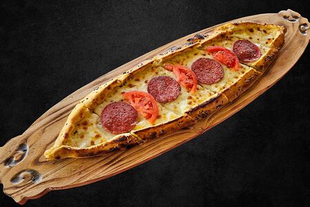 Пиде с сыром и колбасой