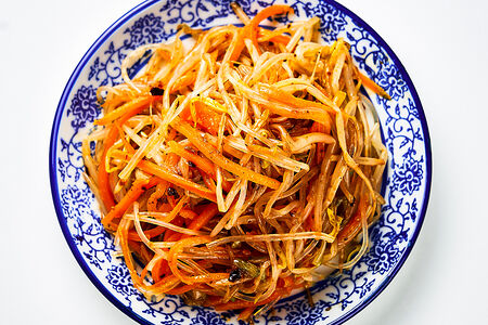 Ростки сои с фунчозой