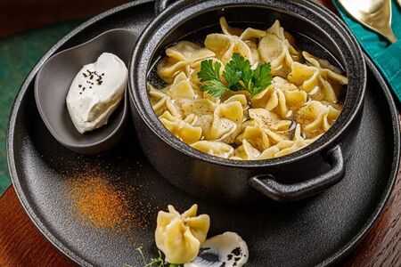 Пельмени из кролика со сметаной