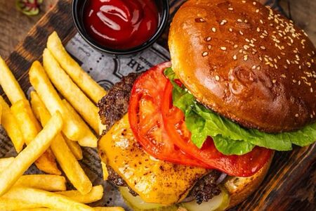 Фирменный бургер с котлетой из мраморной говядины