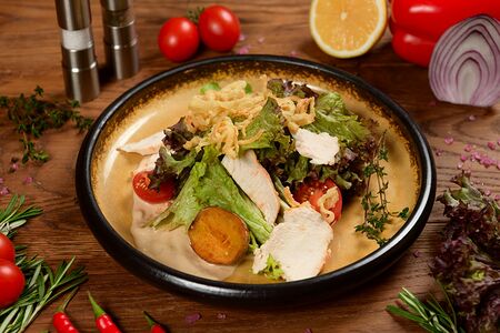 Салат с куриным филе