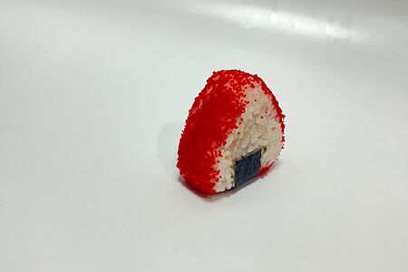 Онигири с лососем