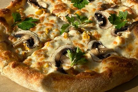 Пицца с курицей и грибами