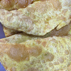 Чебурек с клубничным джемом М