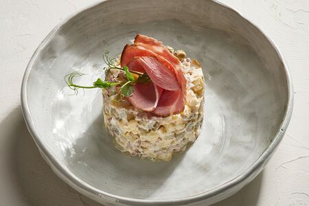 Салат Оливье с телятиной