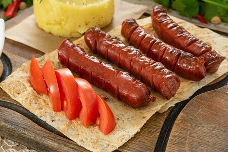Охотничьи колбаски с гарниром