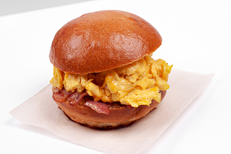 Утренняя булочка с беконом