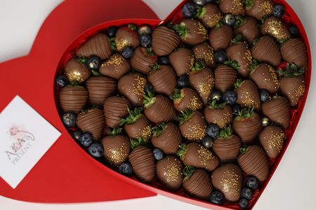 Клубника в шоколаде Большое сердце