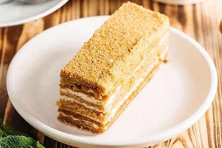 Пирожное Медовик