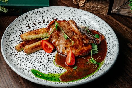 Медальоны из свинины