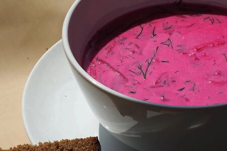 Холодный борщ со сметаной