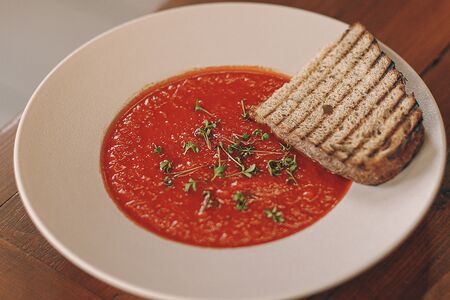 Томатный суп с копченой паприкой