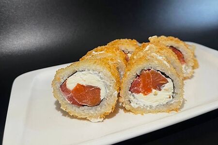 Жареный с копчёным лососем