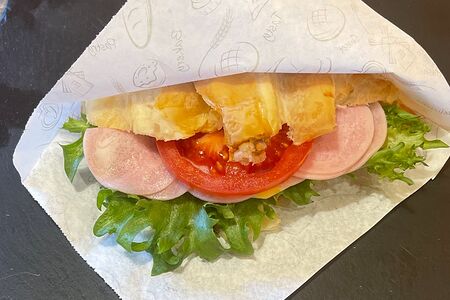 Круассан с ветчиной и сыром