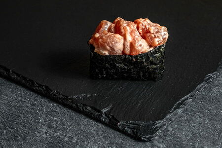 Гункан с тунцом