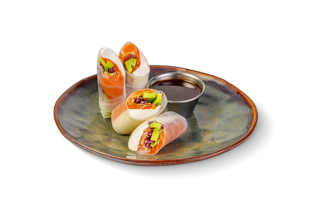 Спринг-ролл с лососем