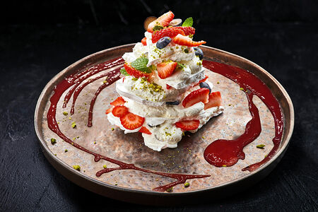 Мильфей безе с ягодами