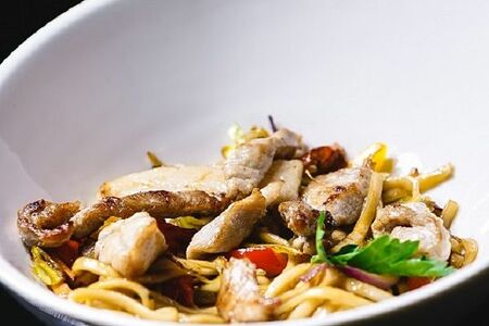 Удон со свининой