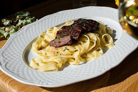 Феттуччине качо-э-пепе с вырезкой