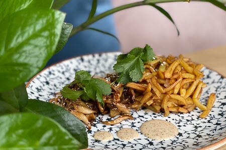 Картофель, жаренный с грибами и луком