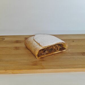 Штрудель с яблоком и грецким орехом