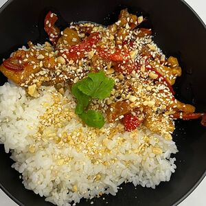 Свинина в кисло-сладком соусе с рисом