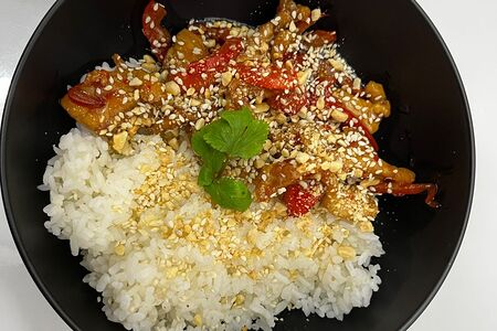 Свинина в кисло-сладком соусе с рисом