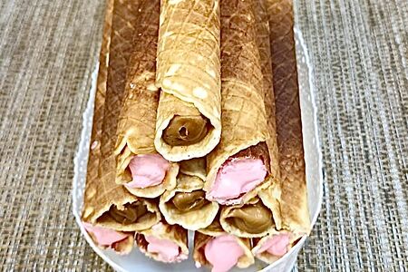 Вафельная трубочка со сгущенкой