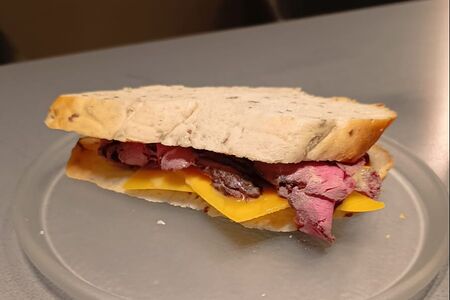 Сэндвич с ростбифом