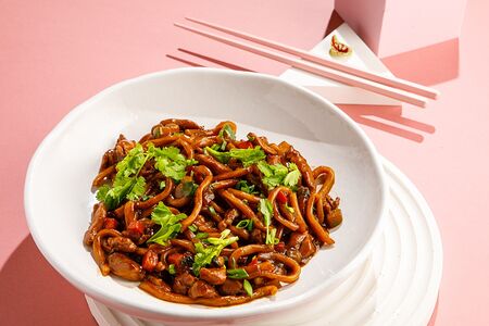 Лапша чаджанмен с курицей