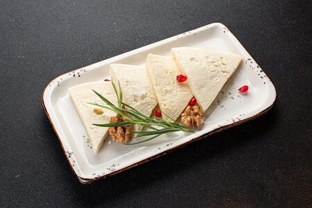 Сулугуни молочный