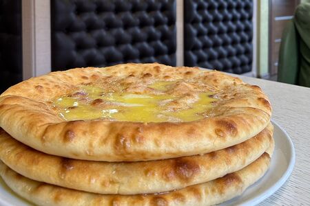 Пирог с зеленью и сыром маленький