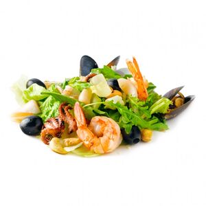Теплый салат с морепродуктами