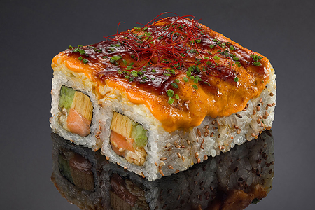 Запеченный ролл с камчатским крабом