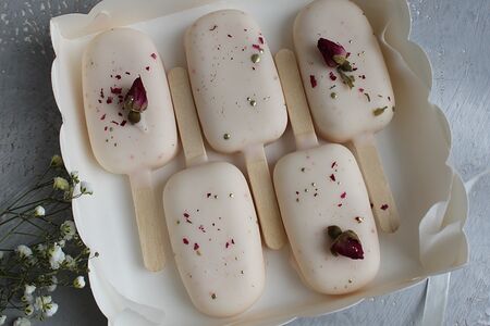 Пирожные эскимо №6 белые с розами