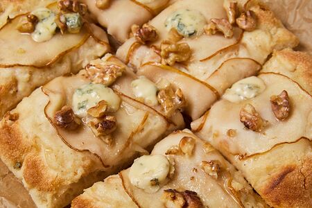 Пиццета Груша-горгонзола