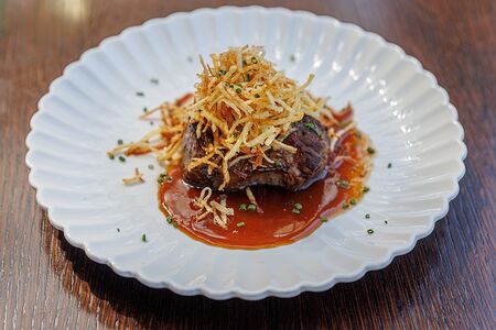 Стейк с соусом Джек Дениэлс, картофель пай