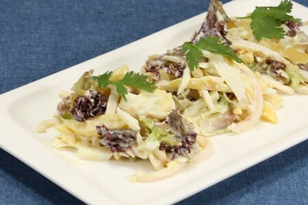 Салат с кальмаром