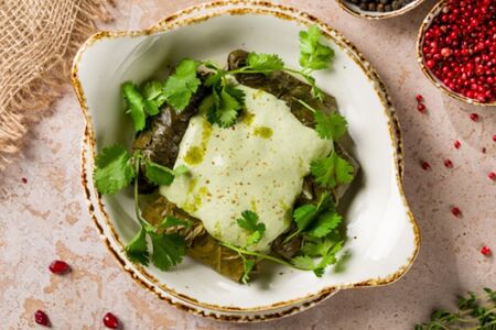 Долма с кижучем и креветкой с цитрусовым муссом