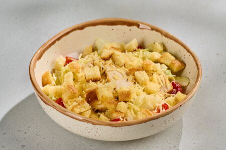 Салат Цезарь с куриной грудкой