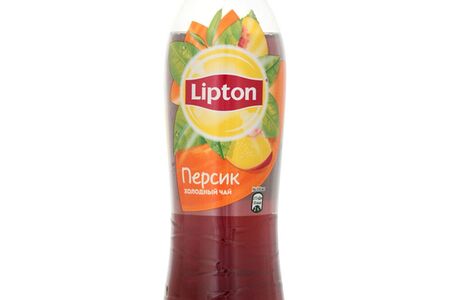 Холодный черный чай Lipton с персиком