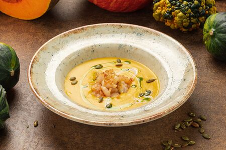 Суп-пюре из тыквы с креветками