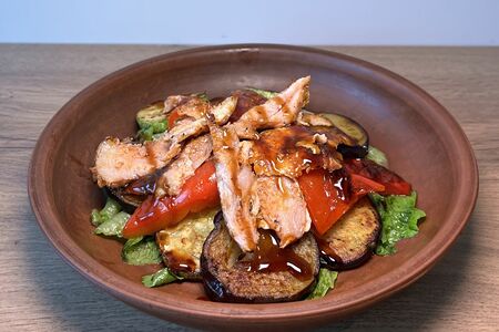 Салат с Курицей Гриль