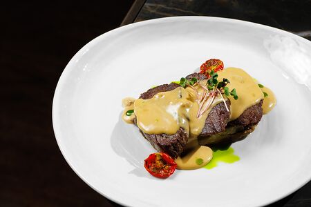 Телятина с запеченным баклажаном